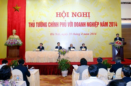 នាយករដ្ឋមន្ត្រីរដ្ឋាភិបាលវៀតណាមជួបធ្វើការជាមួយសហគមន៍អង្គភាពអាជីវកម្ម